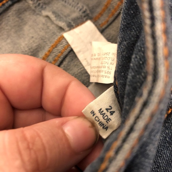 NWT Eloquii Distressed Jeans 24 - Picture 3 of 4